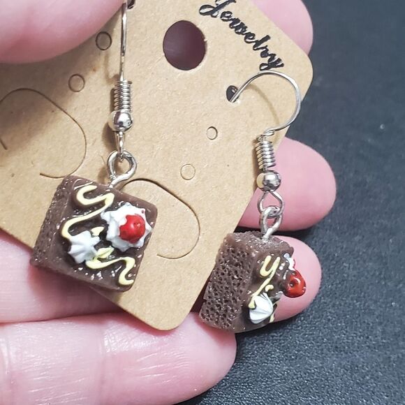 *Sale* Silver tone square brownie earrings - Picture 7 of 7